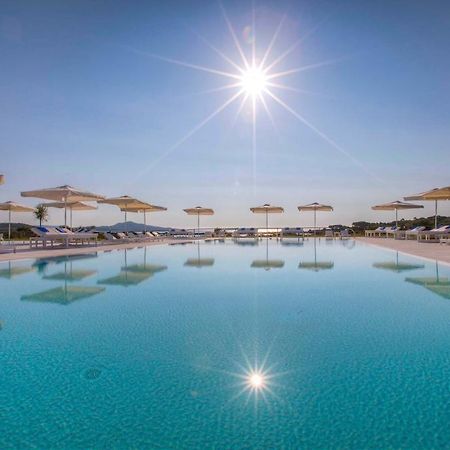 Paradise Resort And Spa サン・テオドーロ エクステリア 写真